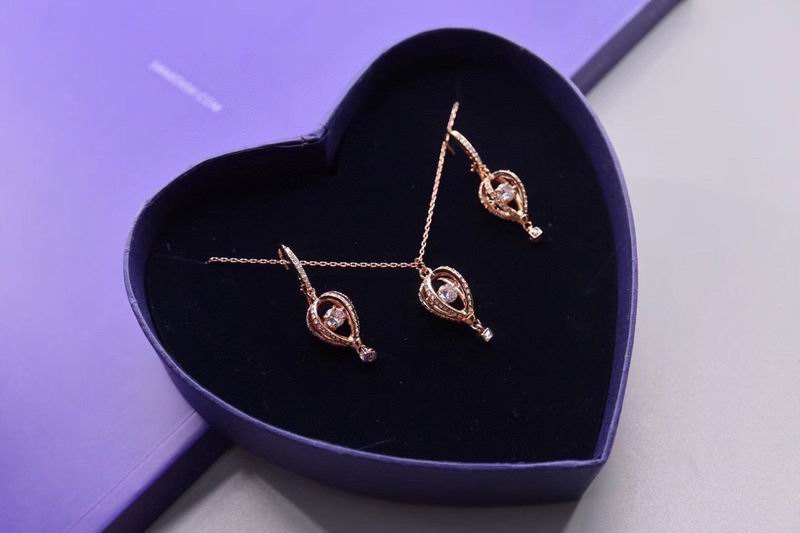 Swarovski Necklace 01lyr17